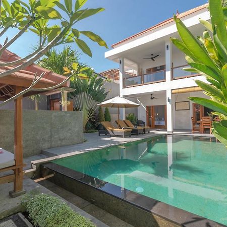 Villa Royal 新加拉惹 外观 照片