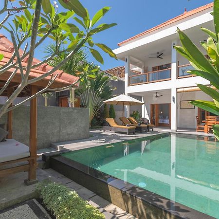Villa Royal 新加拉惹 外观 照片