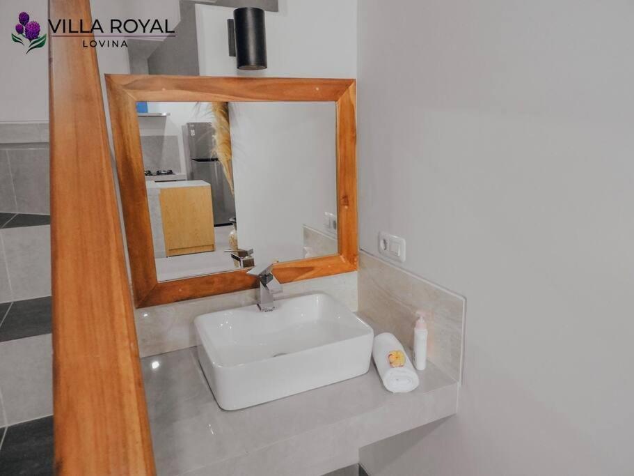 Villa Royal 新加拉惹 外观 照片