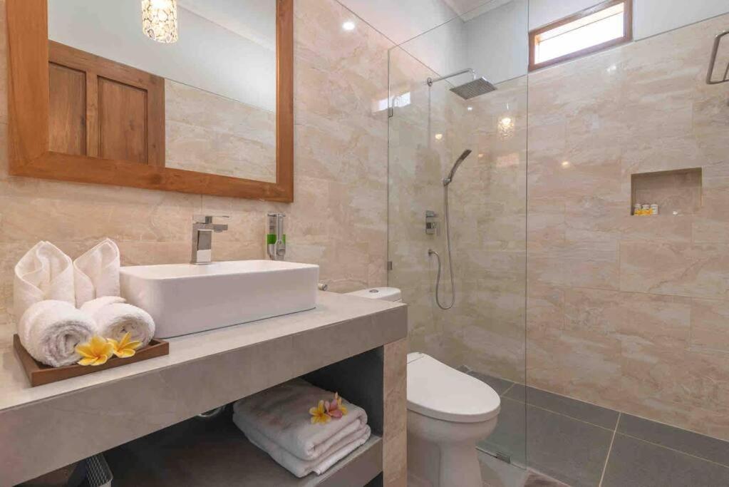 Villa Royal 新加拉惹 外观 照片