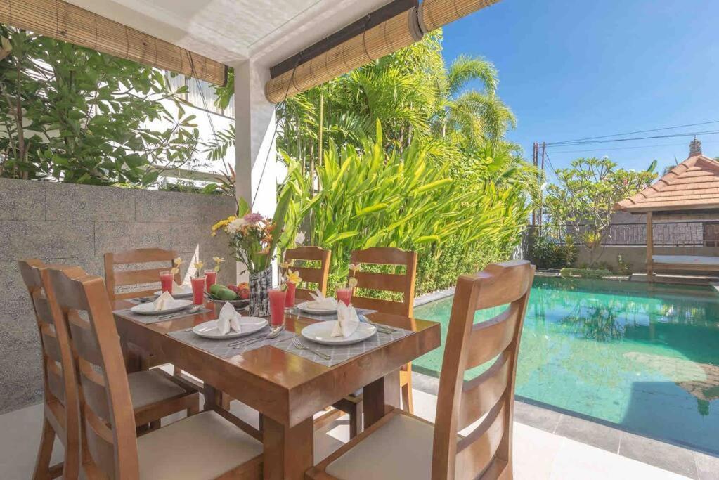 Villa Royal 新加拉惹 外观 照片