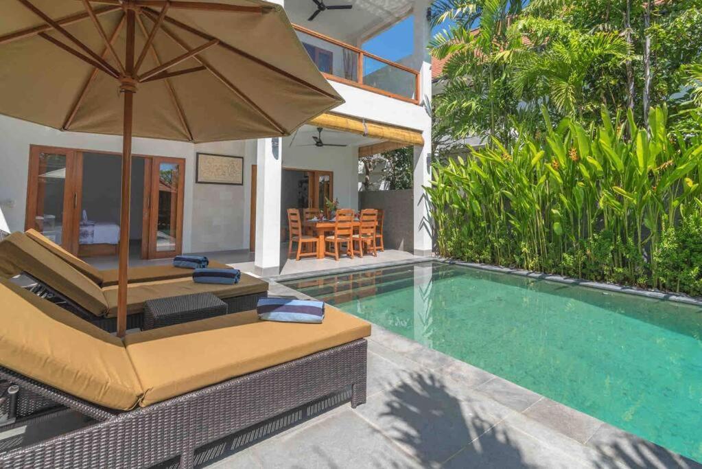 Villa Royal 新加拉惹 外观 照片
