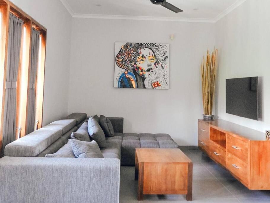 Villa Royal 新加拉惹 外观 照片