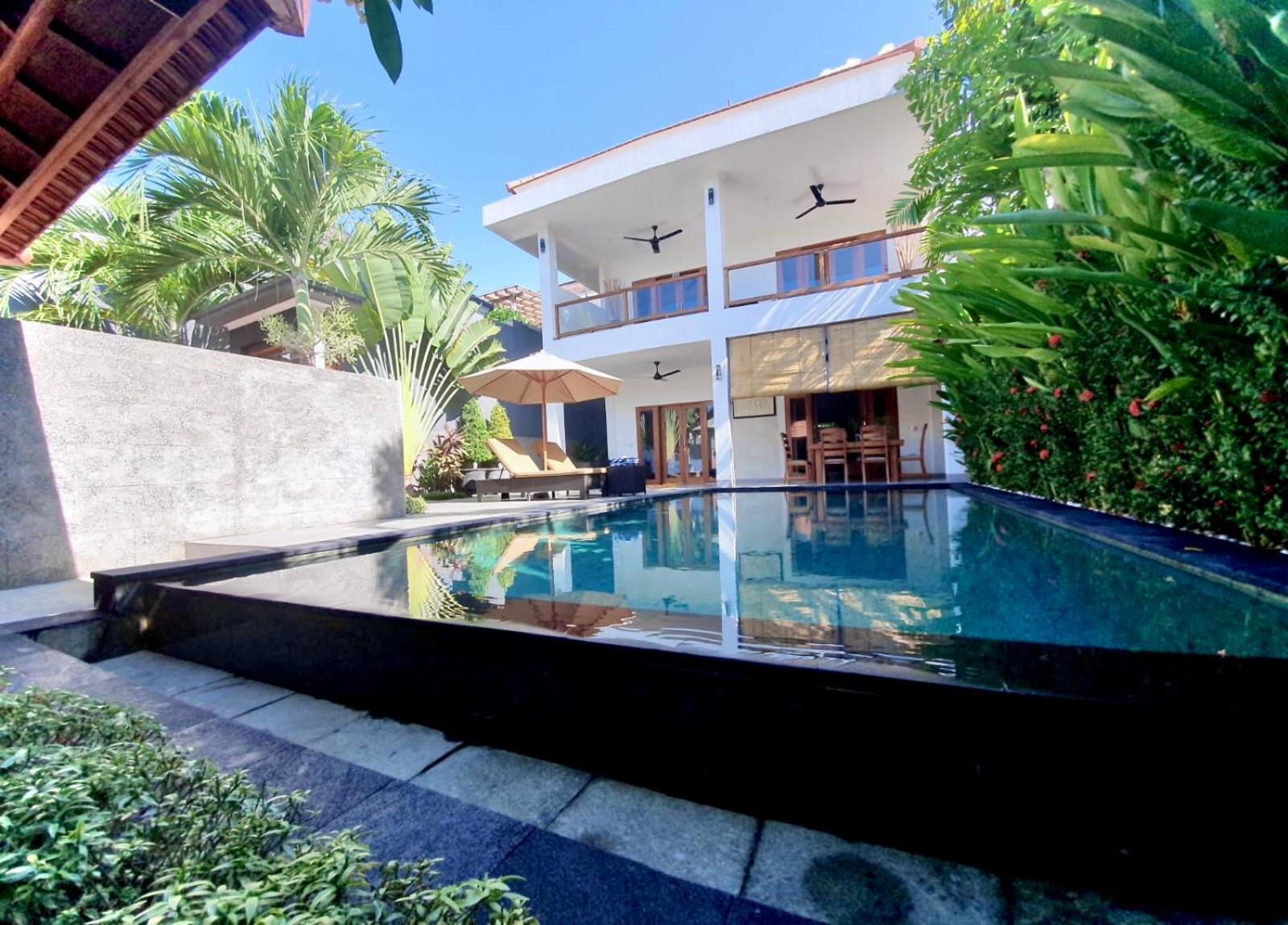 Villa Royal 新加拉惹 外观 照片